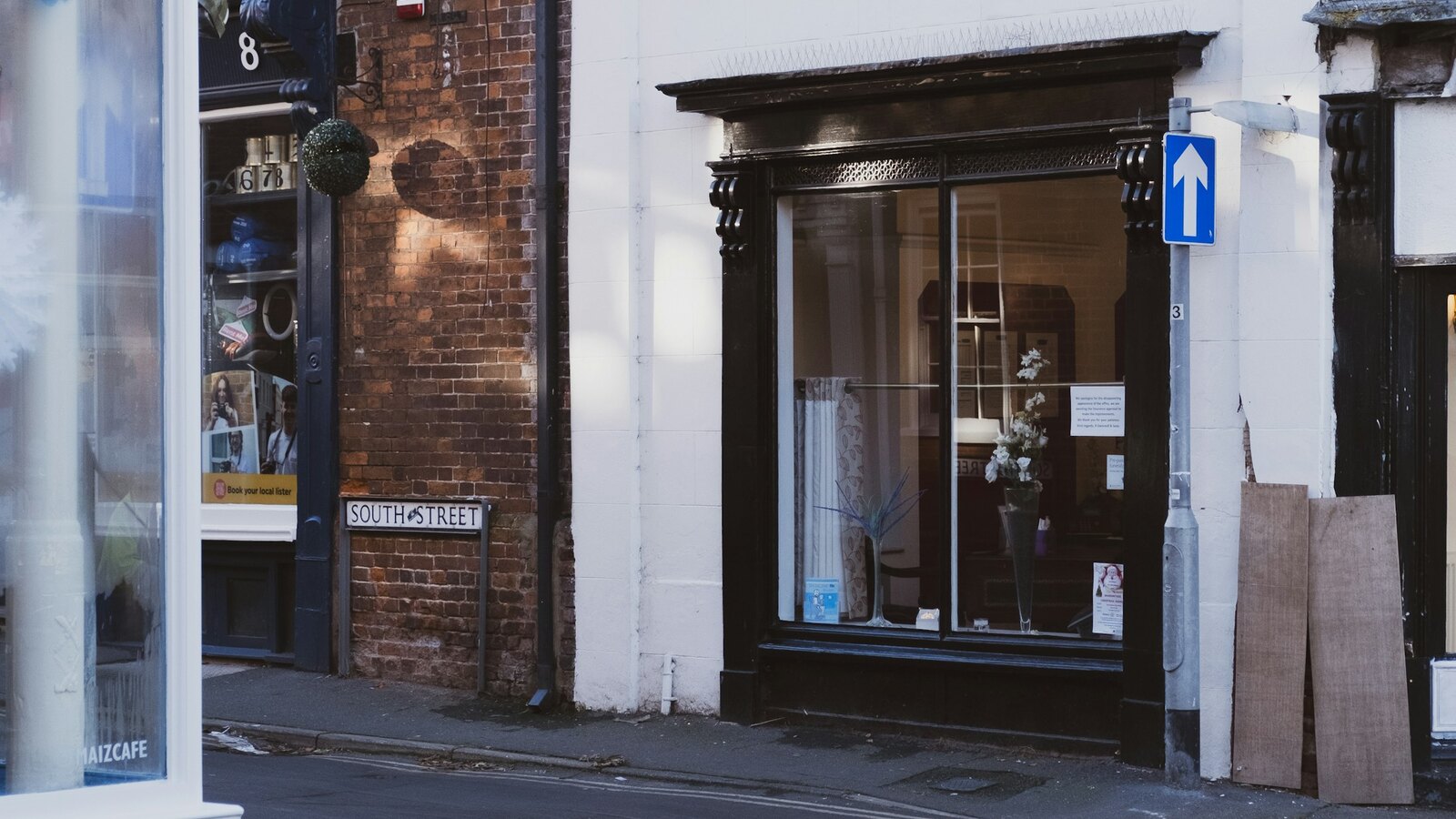 The Harlow & Sons shop front on Gillygate